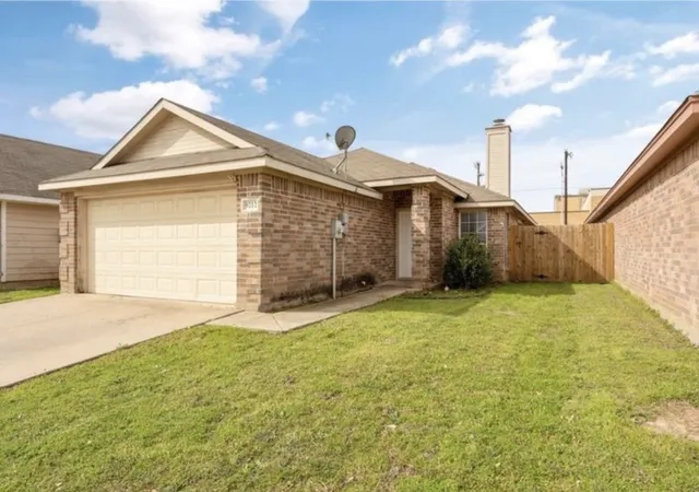 Photo 1 of Single family home for sale at 9212 Coral Ln, Fort Worth, TX 76140 | MLS# 21365003 | Listing updated on 2026-09-16