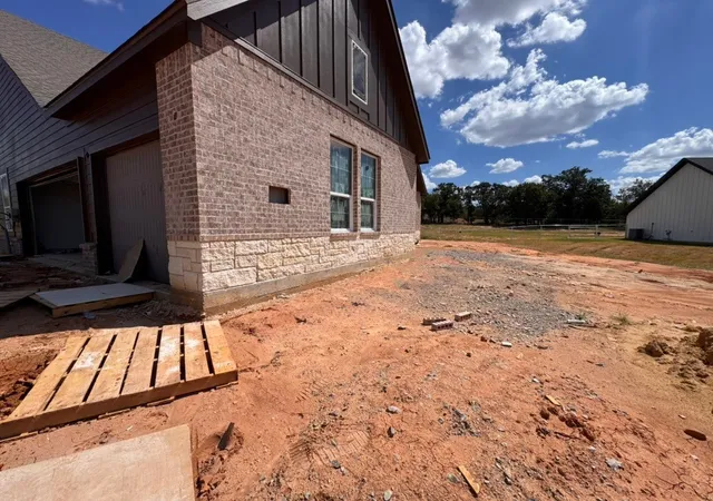 Photo 3 of Single family home for sale at 329 Johnny Boy Wy, Springtown, TX 76082 | MLS# 21365012 | Listing updated on 2026-09-15
