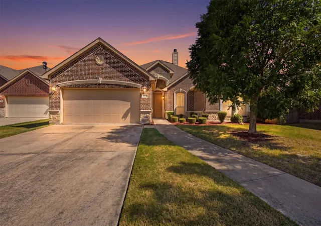Photo 1 of Sale Pending at 2333 Los Olivos Ln, Fort Worth, TX 76131 | MLS# 21361245 | Listing updated on 2026-09-09