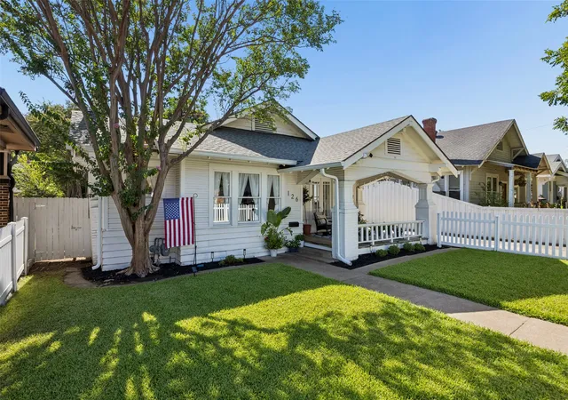 Photo 2 of Single family home for sale at 126 S Waverly Dr, Dallas, TX 75208 | MLS# 21362077 | Listing updated on 2026-09-13
