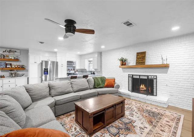 Photo 2 of Single family home for sale at 213 Wilshire Dr, Euless, TX 76040 | MLS# 21363194 | Listing updated on 2026-10-06