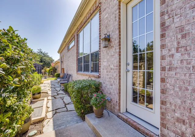 Photo 4 of Single family home for sale at 5065 Pershing Ave, Fort Worth, TX 76107 | MLS# 21357581 | Listing updated on 2026-10-05