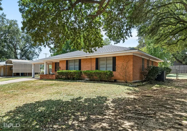 Photo 2 of Sale Pending at 911 Nella St, Minden, LA 71055 | MLS# 21363589 | Listing updated on 2026-09-12