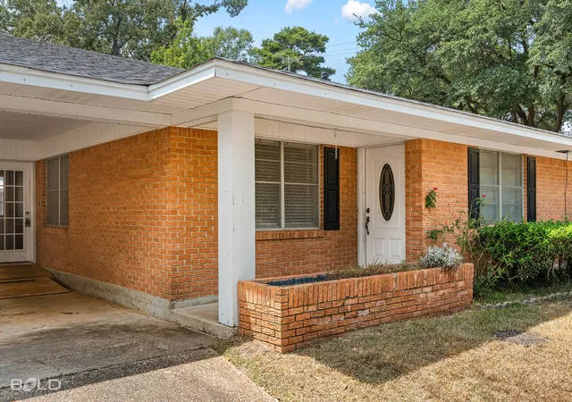 Photo 3 of Sale Pending at 911 Nella St, Minden, LA 71055 | MLS# 21363589 | Listing updated on 2026-09-12