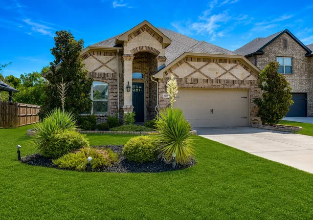 Photo 2 of Single family home for sale at 1209 Rushmore Dr, Burleson, TX 76028 | MLS# 21364570 | Listing updated on 2026-09-15