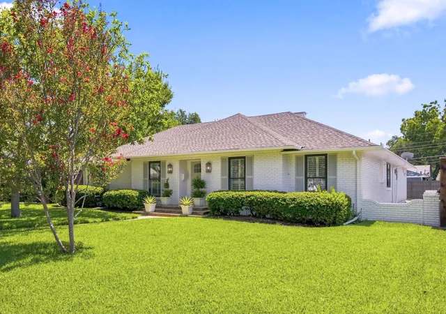 Photo 3 of Sale Pending at 1409 Navaho Trl, Richardson, TX 75080 | MLS# 21360310 | Listing updated on 2026-09-25