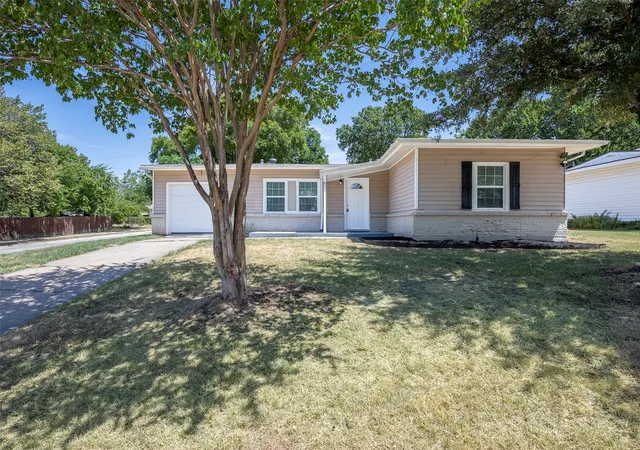 Photo 1 of Single family home for sale at 601 Biggs Ter, Arlington, TX 76010 | MLS# 21363692 | Listing updated on 2026-09-14