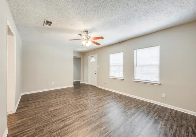 Photo 4 of Single family home for sale at 601 Biggs Ter, Arlington, TX 76010 | MLS# 21363692 | Listing updated on 2026-10-05