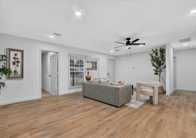 Photo 3 of Single family home for sale at 607 Ridgedale Dr, Richardson, TX 75080 | MLS# 21365172 | Listing updated on 2026-09-29