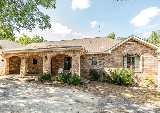 Photo 1 of Single family home for sale at 264 Oak St, Nocona, TX 76255 | MLS# 21365173 | Listing updated on 2026-09-14