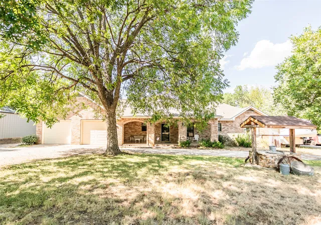 Photo 4 of Single family home for sale at 264 Oak St, Nocona, TX 76255 | MLS# 21365173 | Listing updated on 2026-09-14