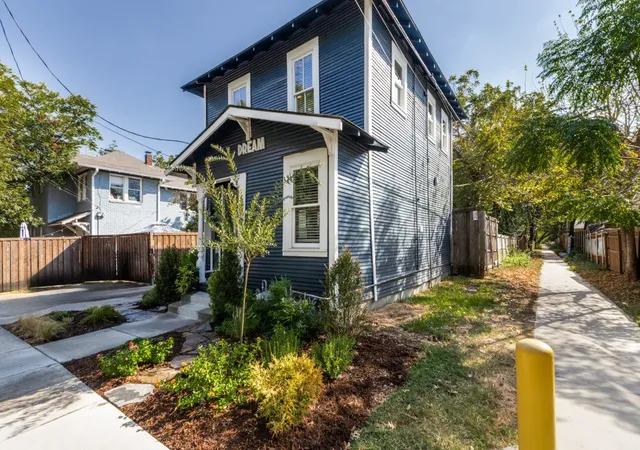 Photo 3 of Single family home for sale at 609 N Fulton St, Dallas, TX 75214 | MLS# 21363094 | Listing updated on 2026-09-12
