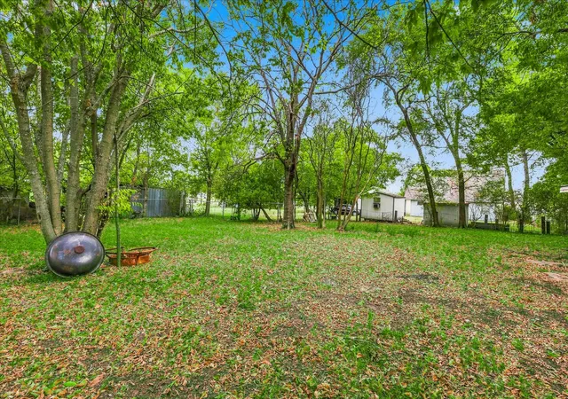 Photo 2 of Single family home for sale at 220 S 2nd St, Wills Point, TX 75169 | MLS# 21365207 | Listing updated on 2026-09-11