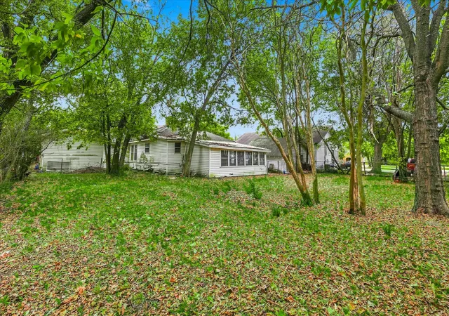 Photo 3 of Single family home for sale at 220 S 2nd St, Wills Point, TX 75169 | MLS# 21365207 | Listing updated on 2026-09-11