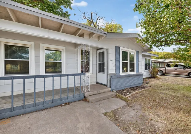 Photo 1 of Single family home for sale at 906 Euclid St, Cleburne, TX 76033 | MLS# 21359070 | Listing updated on 2026-09-14