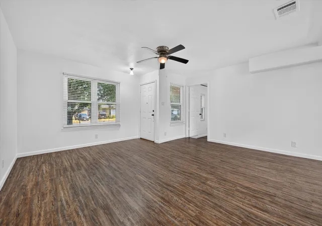 Photo 3 of Single family home for sale at 906 Euclid St, Cleburne, TX 76033 | MLS# 21359070 | Listing updated on 2026-09-24