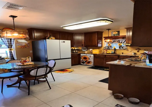 Photo 2 of Sale Pending at 3308 Tumbleweed Ln, Granbury, TX 76049 | MLS# 21365324 | Listing updated on 2026-09-22