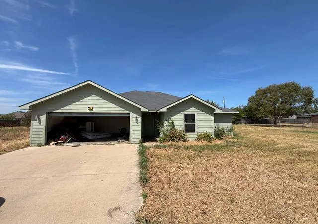Photo 1 of Sale Pending at 317 Anchor Ln, Gun Barrel City, TX 75156 | MLS# 21365049 | Listing updated on 2026-09-08