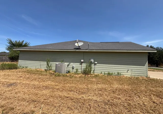 Photo 2 of Sale Pending at 317 Anchor Ln, Gun Barrel City, TX 75156 | MLS# 21365049 | Listing updated on 2026-09-08