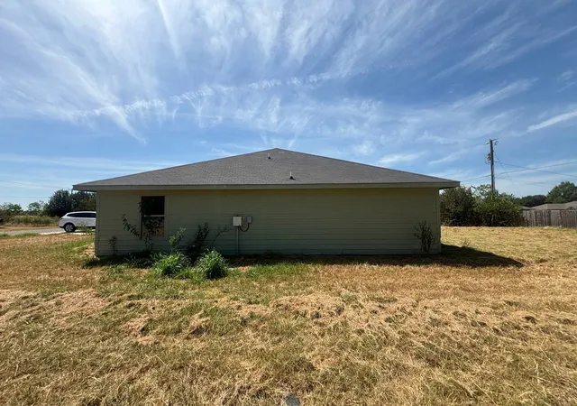Photo 3 of Sale Pending at 317 Anchor Ln, Gun Barrel City, TX 75156 | MLS# 21365049 | Listing updated on 2026-09-08
