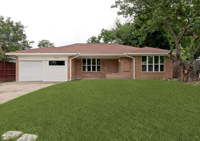 Single family home for sale at 5718 Trio Ln, Dallas, TX 75241 | MLS# 21365043