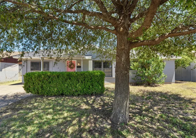 Photo 2 of Sale Pending at 833 N 60th St, Waco, TX 76710 | MLS# 21364678 | Listing updated on 2026-09-17