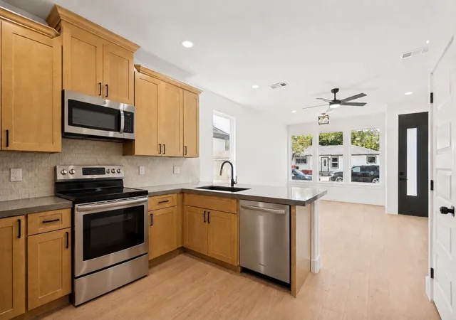 Photo 4 of Single family home for sale at 4000 Coolidge St, Dallas, TX 75215 | MLS# 21365401 | Listing updated on 2026-09-13