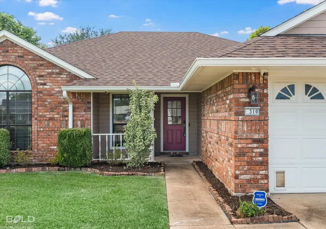 Photo 2 of Single family home for sale at 310 Brownlee Cir, Bossier City, LA 71111 | MLS# 21365385 | Listing updated on 2026-09-12