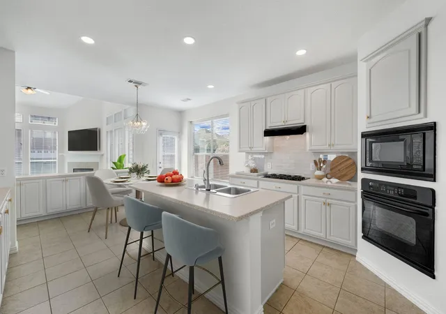 Photo 3 of Single family home for sale at 11070 Sonterra Ln, Frisco, TX 75033 | MLS# 21364257 | Listing updated on 2026-09-19