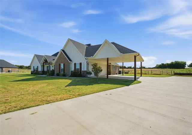 Photo 3 of Single family home for sale at 1044 Monarch Ct, Poolville, TX 76487 | MLS# 21364668 | Listing updated on 2026-10-06