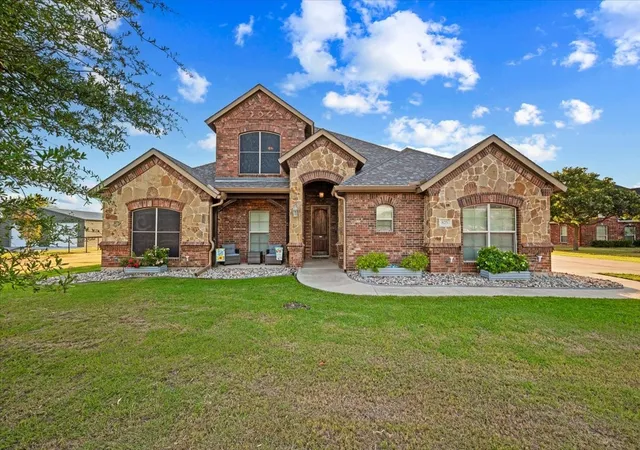 Photo 1 of Single family home for sale at 825 Broadhead Rd, Waxahachie, TX 75165 | MLS# 21365527 | Listing updated on 2026-09-08