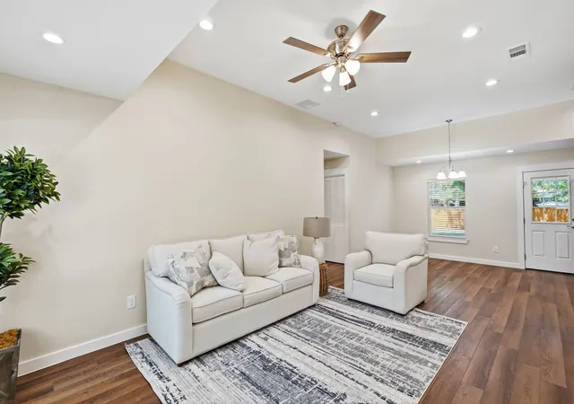 Photo 3 of Single family home for sale at 10637 Dunaway Dr, Dallas, TX 75228 | MLS# 21365546 | Listing updated on 2026-09-12