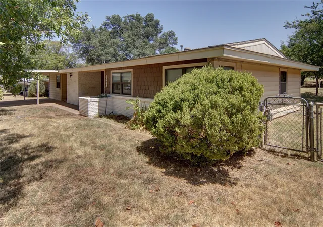 Photo 2 of Single family home for sale at 1205 Indiana St, Graham, TX 76450 | MLS# 21365497 | Listing updated on 2026-09-30