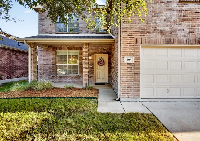 Photo 1 of Single family home for sale at 304 Turquoise Dr, Fort Worth, TX 76131 | MLS# 21364572 | Listing updated on 2026-09-09