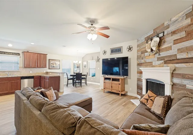 Photo 3 of Single family home for sale at 1412 St Johns Dr, Van Alstyne, TX 75495 | MLS# 21365307 | Listing updated on 2026-10-04