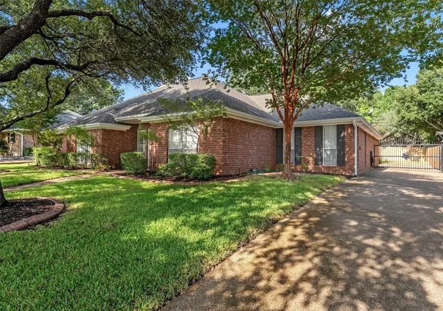 Photo 3 of Sale Pending at 1119 Western Ridge Dr, Waco, TX 76712 | MLS# 21365042 | Listing updated on 2026-09-08