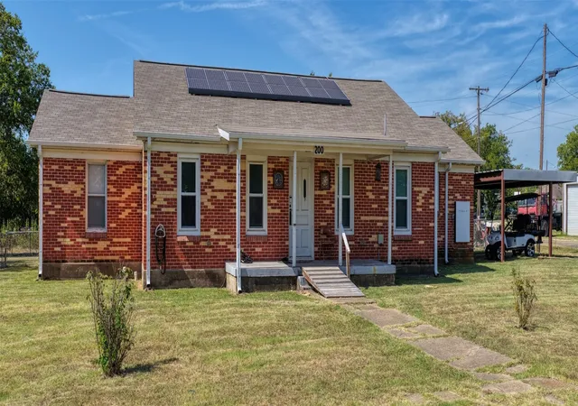 Photo 2 of Single family home for sale at 200 E Crossmain, Milford, TX 76670 | MLS# 21365608 | Listing updated on 2026-09-09
