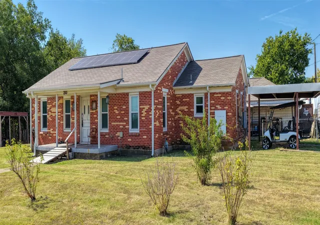 Photo 3 of Single family home for sale at 200 E Crossmain, Milford, TX 76670 | MLS# 21365608 | Listing updated on 2026-09-09
