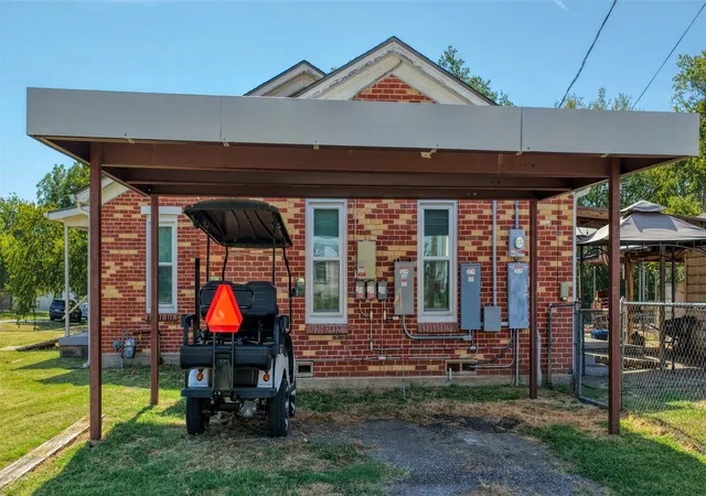 Photo 3 of Single family home for sale at 200 E Crossmain, Milford, TX 76670 | MLS# 21365608 | Listing updated on 2026-09-09