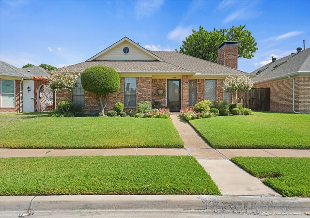 Photo 1 of Single family home for sale at 2833 Stoneridge Dr, Garland, TX 75044 | MLS# 21365115 | Listing updated on 2026-09-13