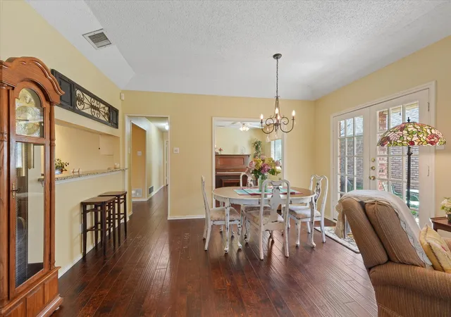 Photo 4 of Single family home for sale at 2833 Stoneridge Dr, Garland, TX 75044 | MLS# 21365115 | Listing updated on 2026-09-30