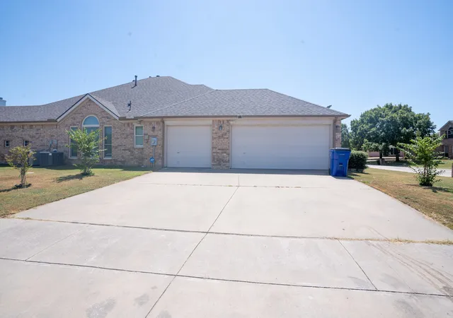 Photo 3 of Single family home for sale at 3020 Saint Jude Dr, Mansfield, TX 76063 | MLS# 21364909 | Listing updated on 2026-09-14