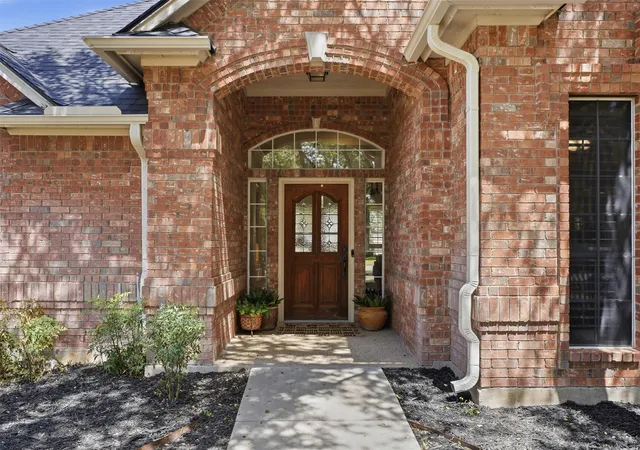 Photo 2 of Single family home for sale at 156 S Fork Dr, Hudson Oaks, TX 76087 | MLS# 21363756 | Listing updated on 2026-09-16