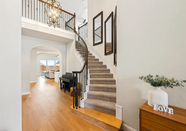 Photo 3 of Single family home for sale at 1116 Broadmoor Wy, Roanoke, TX 76262 | MLS# 21364335 | Listing updated on 2026-09-29