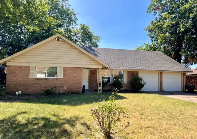 Single family home for sale at 6912 Heritage Ln, Fort Worth, TX 76134 | MLS# 21364428