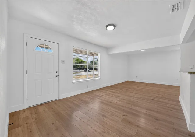Photo 4 of Single family home for sale at 2335 Loyce Dr, Mesquite, TX 75149 | MLS# 21365681 | Listing updated on 2026-09-10