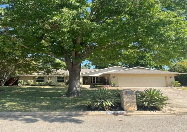 Photo 1 of Single family home for sale at 2846 Columbine Dr, Grapevine, TX 76051 | MLS# 21358048 | Listing updated on 2026-10-03