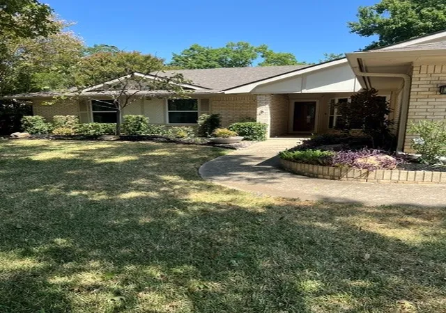 Photo 2 of Single family home for sale at 2846 Columbine Dr, Grapevine, TX 76051 | MLS# 21358048 | Listing updated on 2026-10-03