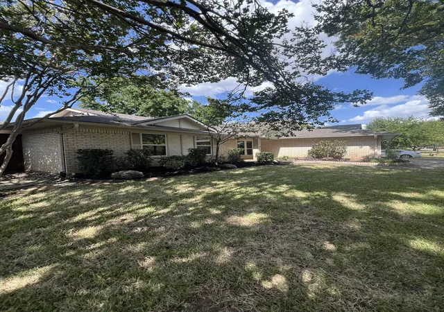 Photo 3 of Single family home for sale at 2846 Columbine Dr, Grapevine, TX 76051 | MLS# 21358048 | Listing updated on 2026-10-03