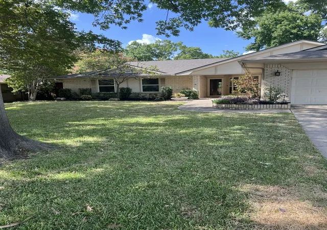 Photo 4 of Single family home for sale at 2846 Columbine Dr, Grapevine, TX 76051 | MLS# 21358048 | Listing updated on 2026-10-03